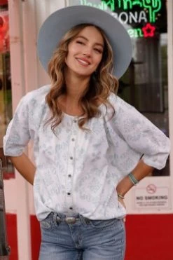 Cruel Women's Cream Paisley Print Short Sleeve Shirt